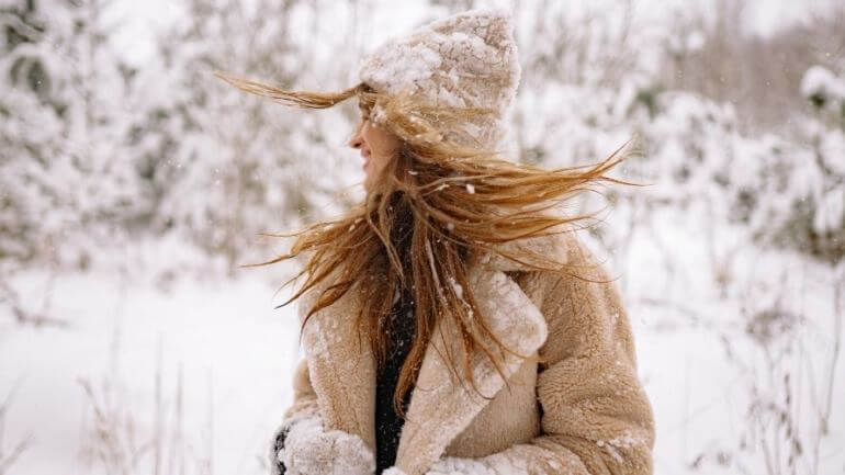 Víte jaký má dopad zima na naše vlasy?Prozradíme vám vše!
